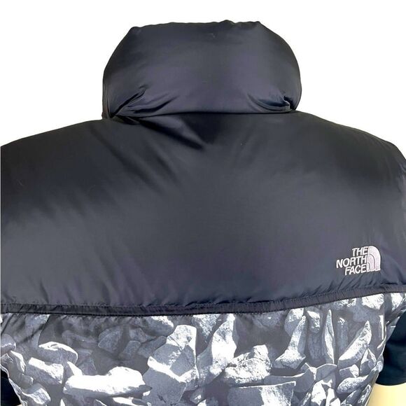 North Face Men's Med Goosed Down Reversible Vest in Black & Shades of Gray Rocks - Picture 4 of 11
